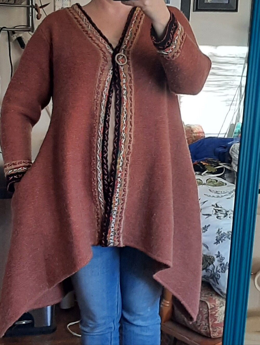 Adorable Long Sweater With Pockets New Without Tag